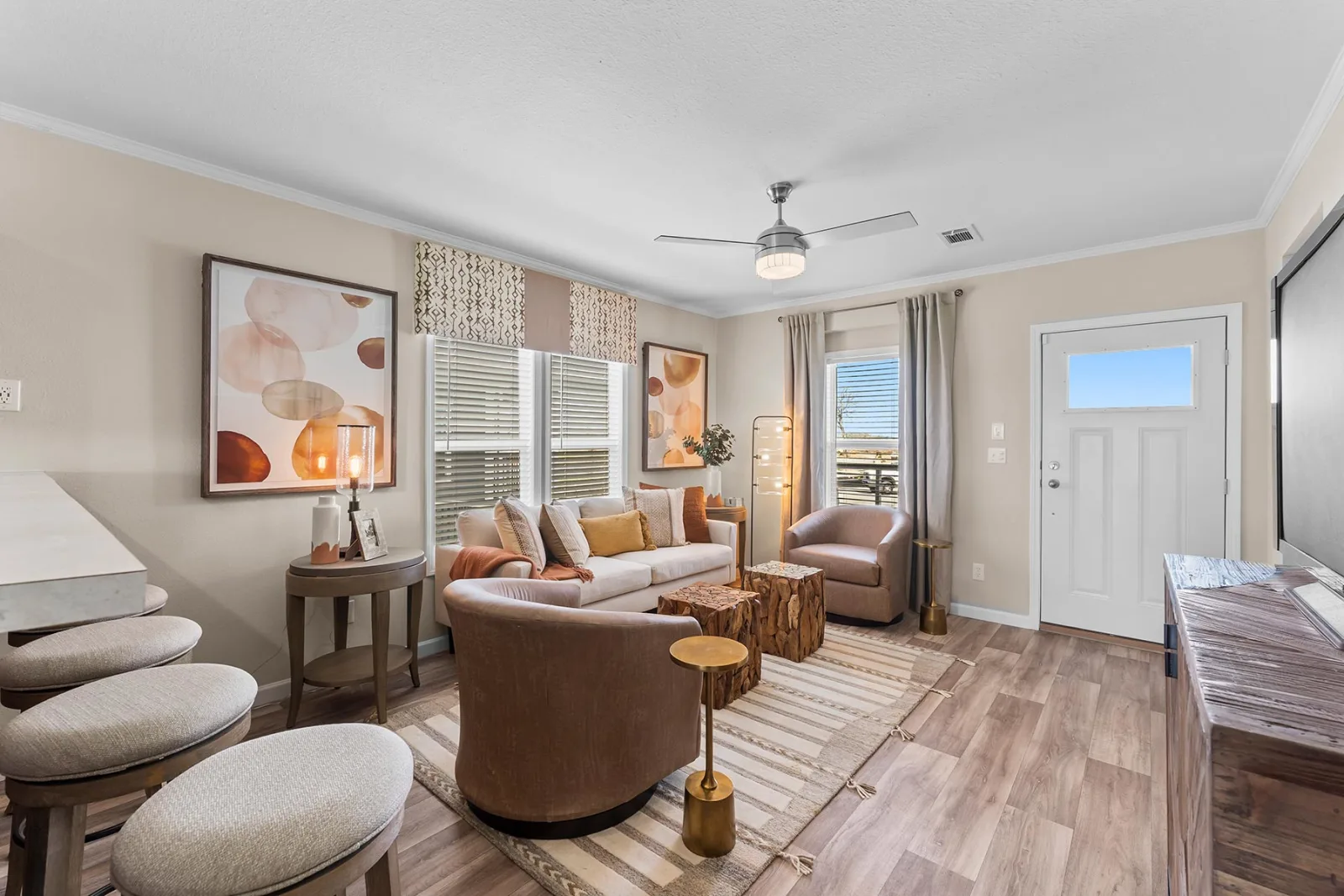 Inn2860S Living Room 2